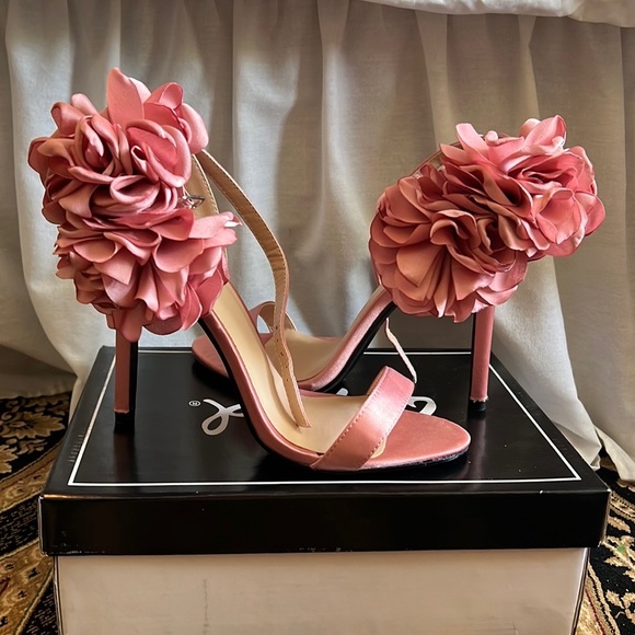 Qupid Shoes - Pink Peony Heel